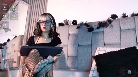 alicenoir_ online show from November 5, 11:21 pm