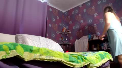 alicewetsquirt online show from March 2, 1:42 pm