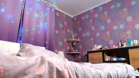 alicewetsquirt online show from December 25, 1:10 am