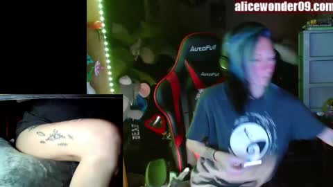 Snapshot of alicewonder52 chatting on February 26, 5:35 am Alice online show from February 26, 5:35 am