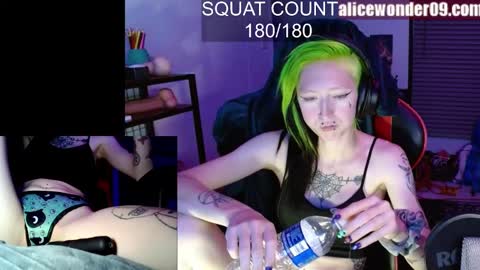 Snapshot of alicewonder52 chatting on October 5, 5:01 am Alice online show from October 5, 5:01 am