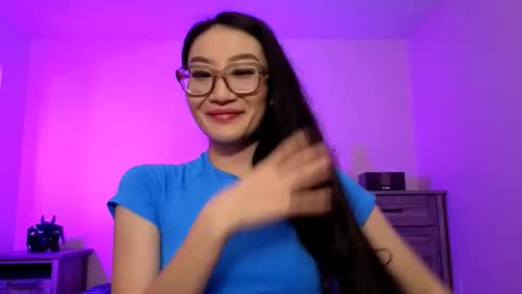 Alicia Hebi online show from October 10, 12:10 pm