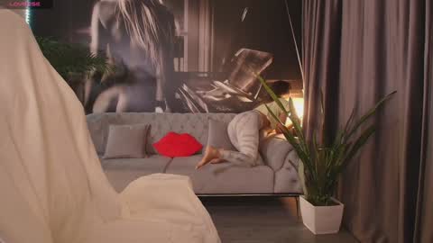 Aliessia online show from October 23, 6:47 pm