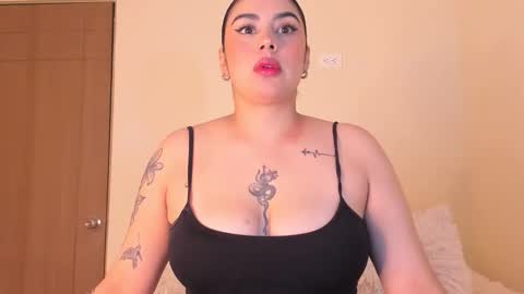 Snapshot of aliice_69 chatting on December 17, 2:23 am aliice_69 online show from December 17, 2:23 am