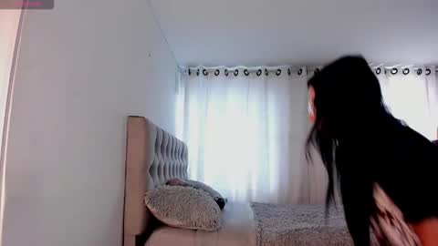 aliice_walker_ online show from November 16, 7:25 pm