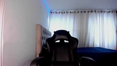 aliice_walker_ online show from October 28, 1:17 pm