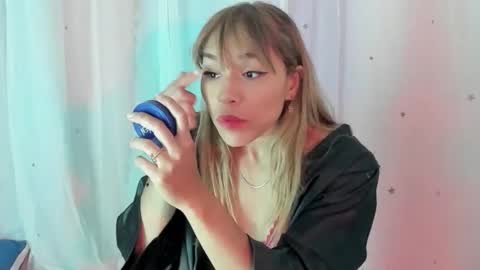 Snapshot of aliissa_moree chatting on October 18, 8:10 pm aliissa moree online show from October 18, 8:10 pm