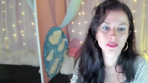 Snapshot of aliiz_01 chatting on December 4, 6:39 pm Camii online show from December 4, 6:39 pm