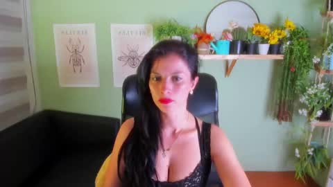 Snapshot of aliiz_01 chatting on December 26, 11:46 pm Camii online show from December 26, 11:46 pm