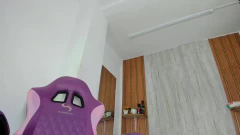 alika online show from November 21, 4:09 pm