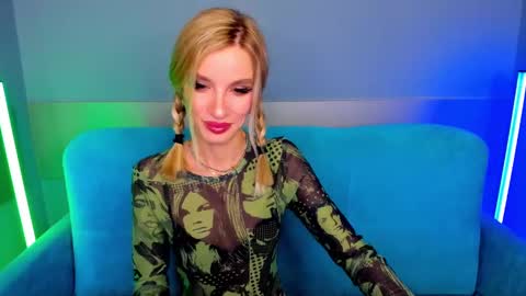 Snapshot of alina_lovelyx chatting on March 3, 1:17 am Alina online show from March 3, 1:17 am