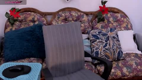 Snapshot of alinabozz1 chatting on December 7, 9:22 pm alinabozz1 online show from December 7, 9:22 pm