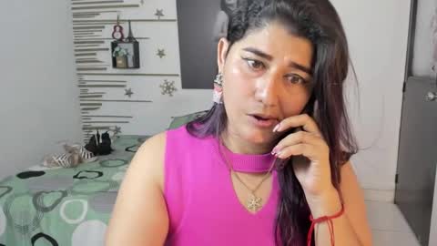 Snapshot of alinabozz1 chatting on October 3, 2:27 am alinabozz1 online show from October 3, 2:27 am
