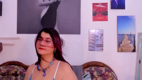 Snapshot of alinabozz1 chatting on December 2, 10:54 pm alinabozz1 online show from December 2, 10:54 pm