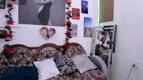 Snapshot of alinabozz1 chatting on December 30, 10:12 pm alinabozz1 online show from December 30, 10:12 pm