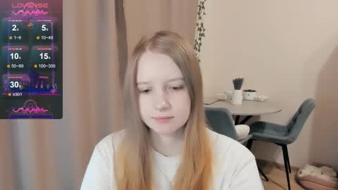 Snapshot of alisha_ley chatting on September 17, 6:00 am Alya online show from September 17, 6:00 am