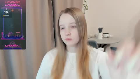 Snapshot of alisha_ley chatting on October 7, 8:57 pm Alya online show from October 7, 8:57 pm