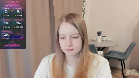 Snapshot of alisha_ley chatting on September 18, 12:04 pm Alya online show from September 18, 12:04 pm