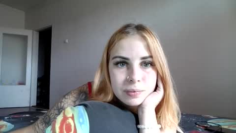 Snapshot of alismoona chatting on September 26, 8:45 am Alisa online show from September 26, 8:45 am