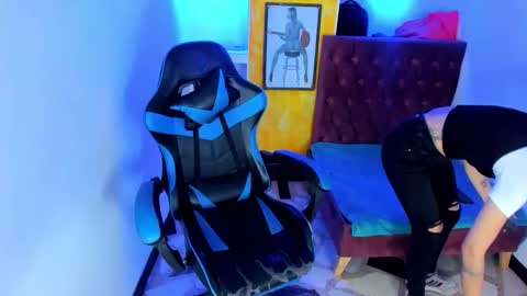 ALISON MOON online show from November 18, 12:28 pm