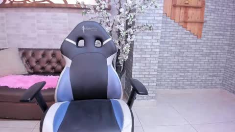 alisonn_doll online show from October 4, 4:44 pm