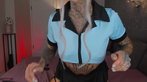 Snapshot of alissasexdoll chatting on October 9, 1:43 am Help me Reach K FollowerslPut your finger up online show from October 9, 1:43 am