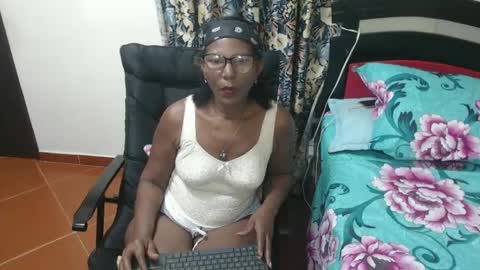 Snapshot of alisse27 chatting on February 28, 11:45 pm allise online show from February 28, 11:45 pm