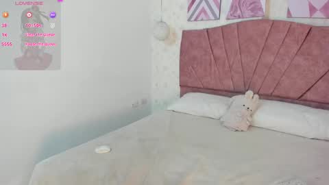 Alisse online show from April 23, 1:02 pm