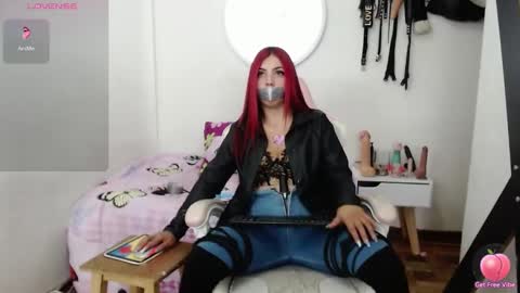 Snapshot of alissia_kent99 chatting on February 14, 3:05 pm Alissia online show from February 14, 3:05 pm