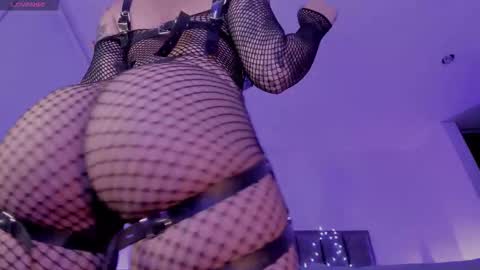 Snapshot of alisson_rocker chatting on October 15, 2:03 am online show from October 15, 2:03 am