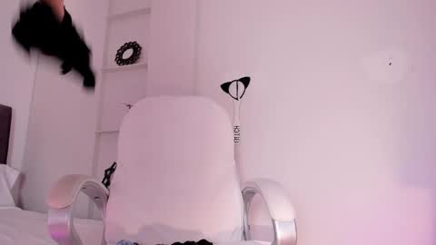 Snapshot of alisson_sanders chatting on February 6, 12:37 pm Alisson online show from February 6, 12:37 pm