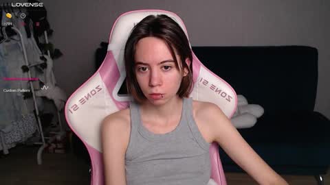 Snapshot of allie_hazie chatting on October 21, 12:25 am alice online show from October 21, 12:25 am