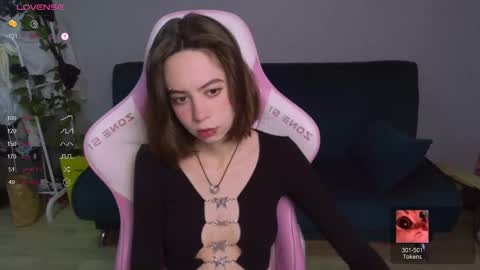 Snapshot of allie_hazie chatting on January 4, 12:48 am alice online show from January 4, 12:48 am