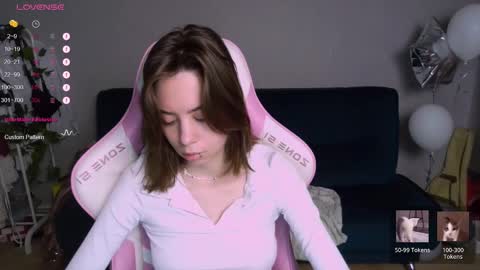 Snapshot of allie_hazie chatting on March 11, 11:48 pm alice online show from March 11, 11:48 pm