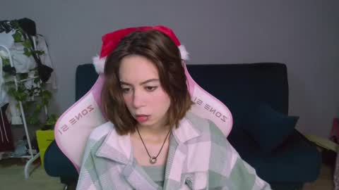 Snapshot of allie_hazie chatting on December 26, 12:03 am alice online show from December 26, 12:03 am