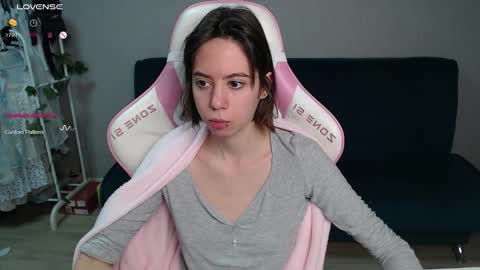 Snapshot of allie_hazie chatting on October 13, 12:57 am alice online show from October 13, 12:57 am