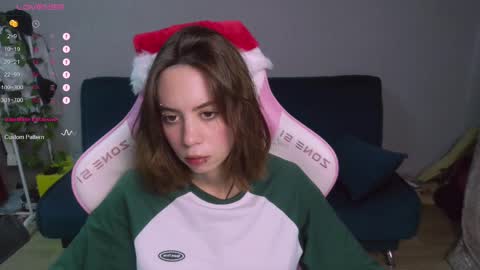 Snapshot of allie_hazie chatting on December 12, 12:27 am alice online show from December 12, 12:27 am