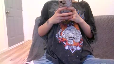 alliebearx online show from February 10, 8:42 pm