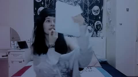 Alis online show from April 25, 7:00 pm