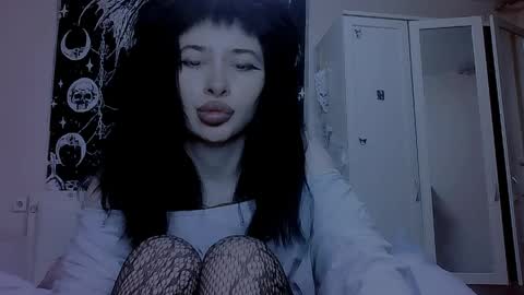 Alis online show from April 18, 7:58 pm