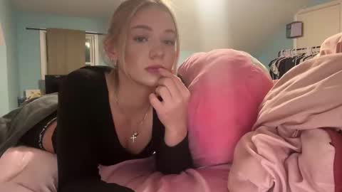 allisontaylorxo online show from February 11, 3:41 am