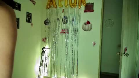 Snapshot of allisson_rose chatting on October 30, 5:10 am Alli online show from October 30, 5:10 am