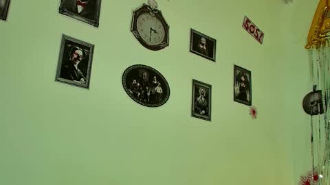 Snapshot of allisson_rose chatting on October 31, 5:42 am Alli online show from October 31, 5:42 am