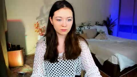 alluringeyess online show from November 18, 11:11 am