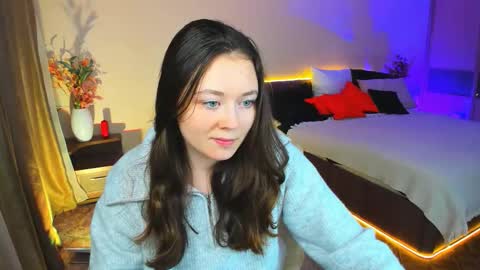 alluringeyess online show from November 6, 12:00 pm