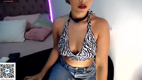 Snapshot of ally_summer chatting on February 16, 3:37 am ally_summer online show from February 16, 3:37 am