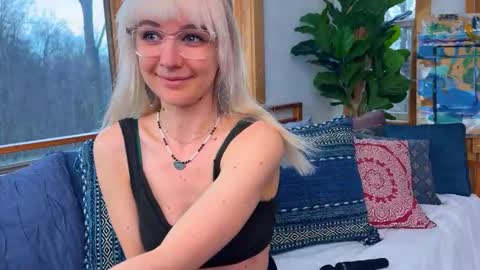 Ally Elliot online show from December 1, 1:36 pm