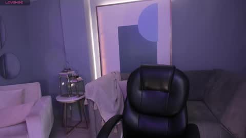 Snapshot of allyjensen chatting on March 12, 10:37 am Alisson online show from March 12, 10:37 am