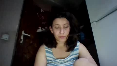 Snapshot of alma_amy chatting on January 5, 8:52 pm Alma online show from January 5, 8:52 pm