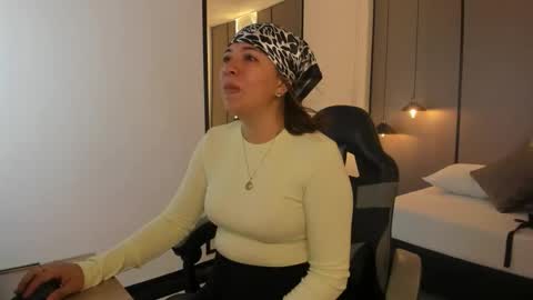 Snapshot of alma_fenix chatting on September 24, 12:37 pm ALMA FENIX online show from September 24, 12:37 pm